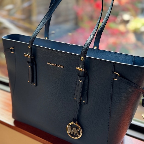 Michael Kors Voyager Medium Tote Dk Chambray - Picture 1 of 6